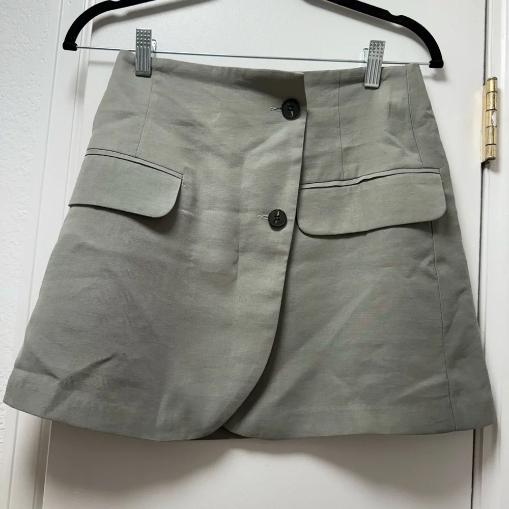 Topshop Button-Front Utility Mini Skirt | Size 2 | Light Sage Green Chic